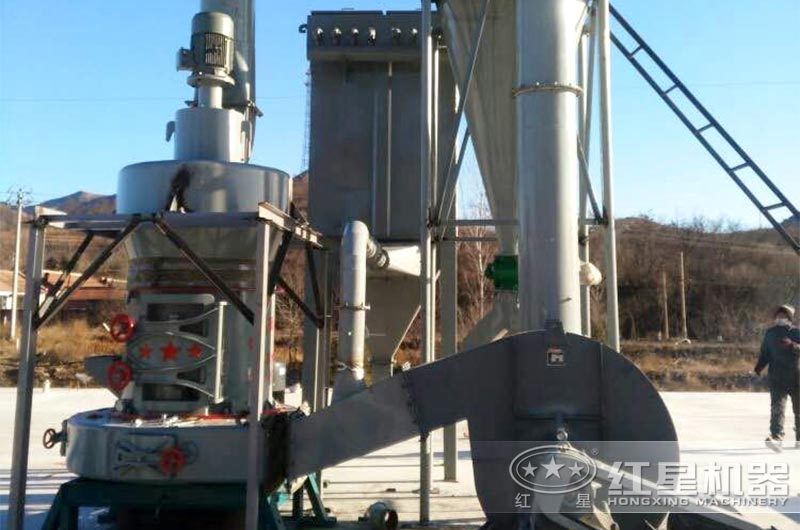 雷蒙磨粉機(jī)現(xiàn)場 雷蒙磨粉機(jī)現(xiàn)場