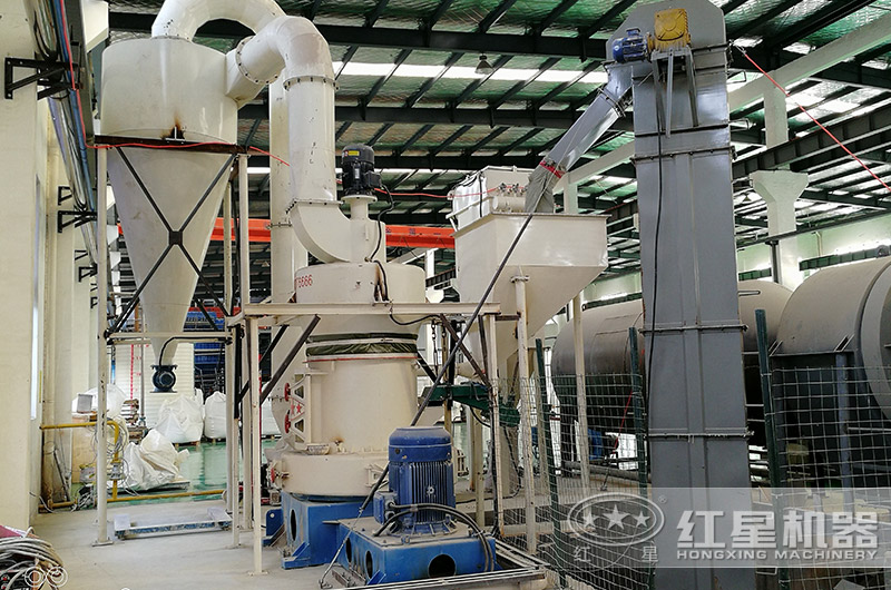 超細(xì)立式磨粉機(jī)環(huán)?，F(xiàn)場