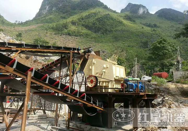 反擊式制砂機作業(yè)現場